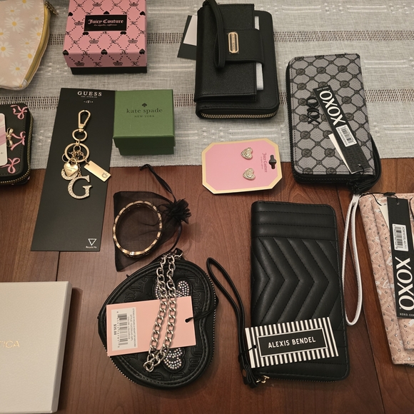 October Birthday Bag Game!! Pick a Number, Every Bag a Winner! One Grand Prize!! - Picture 11 of 16